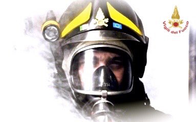 vigilidelfuoco's tweet image. #pillolesicurezza #capodanno: non toccare i fuochi pirotecnici che si sono spenti. Eventualmente bagnali con acqua prima di rimuoverli