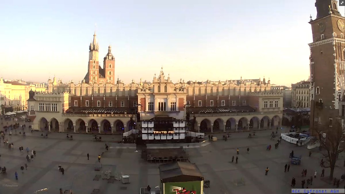 krakow_pl's tweet photo. Scena na #Rynek #Główny prawie gotowa, namiot na #Rynek #Podgórski też!
Nowy rok przywitamy jeszcze przed Teatrem Ludowym w #Nowej #Hucie! https://t.co/CyAvnhmAaw