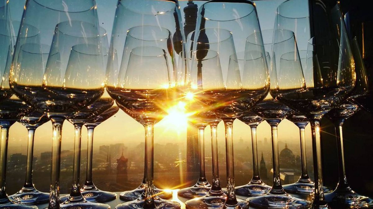 Who is ready to party tonight? #NewYearsEve #ParkInn #Berlin https://t.co/uF0TGhMDyl
(cred: #IGer @ suzipu) https://t.co/Fd6uEgYAbT