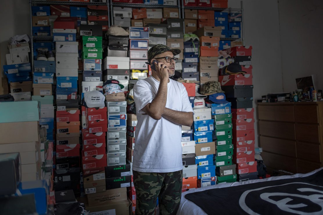 When the guy with 2,000 pairs of #sneakers met #KanyeWest whatsinyourbedroom.com/2016/12/kish-k…