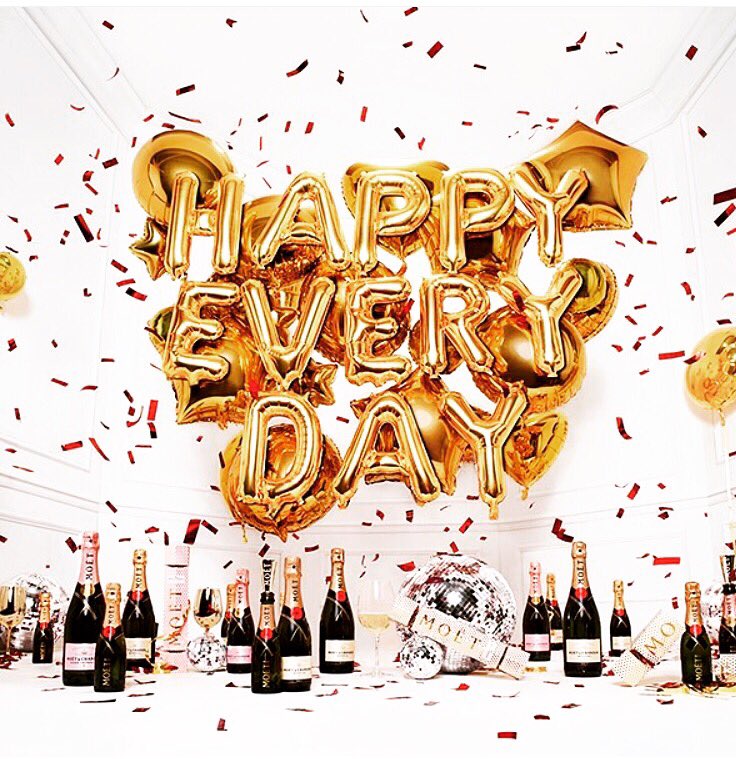 EventingTB's tweet photo. Wishing you a Happy &amp;a Healthy New Year! Cheers to 2017 🍾@MoetUSA https://t.co/CNM54nRK0z