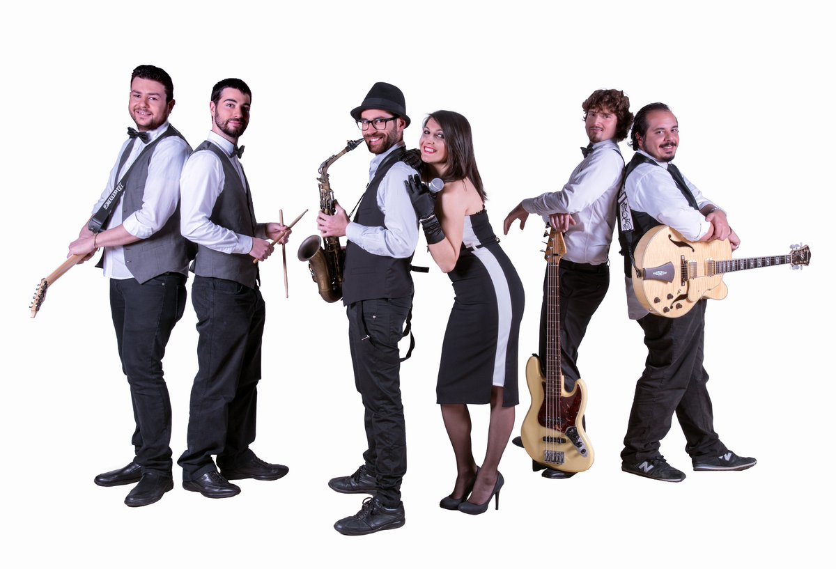 GopsMusicband's tweet photo. Un #anno fantastico!
Abbiamo portato in giro per l'#Italia la città di #Cosenza ! @LuccaCandG @RADIOBRUNO1 @etnacomics  @RosariaSuccurro https://t.co/tU0moayg0Q