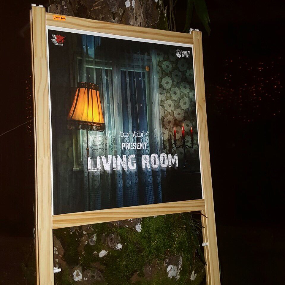 xtramy_'s tweet photo. tonton Present: LIVING ROOM at Run For Your Lives Malaysia #tontonMacamZOMBI #RFYLMY #tontonMacamVIP https://t.co/iw1FsPhUzm