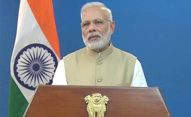 jist_news's tweet photo. Main jaanta hoon ki beete dino aapko apna hi paisa nikalne ke liye ghanto line mein lagna pada: PM Modi on #50daysofDeMonetisation https://t.co/CHl9m5UMT1