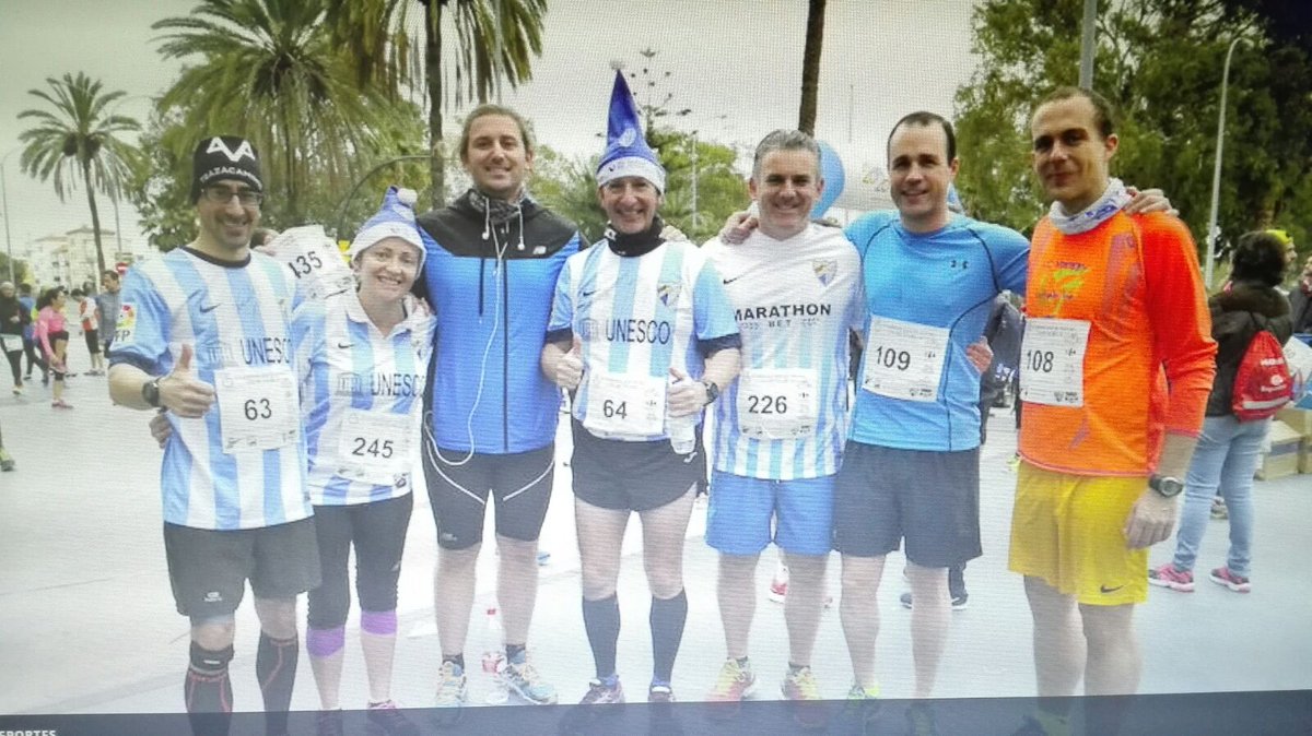 daniesguerrero's tweet photo. Que no falte nunca el deporte para recibir el nuevo año. Feliz año para todos, salud y sonrisas! @JECristo #IAM7AM #sansilvestre #malaga https://t.co/gPI6hhtdbi