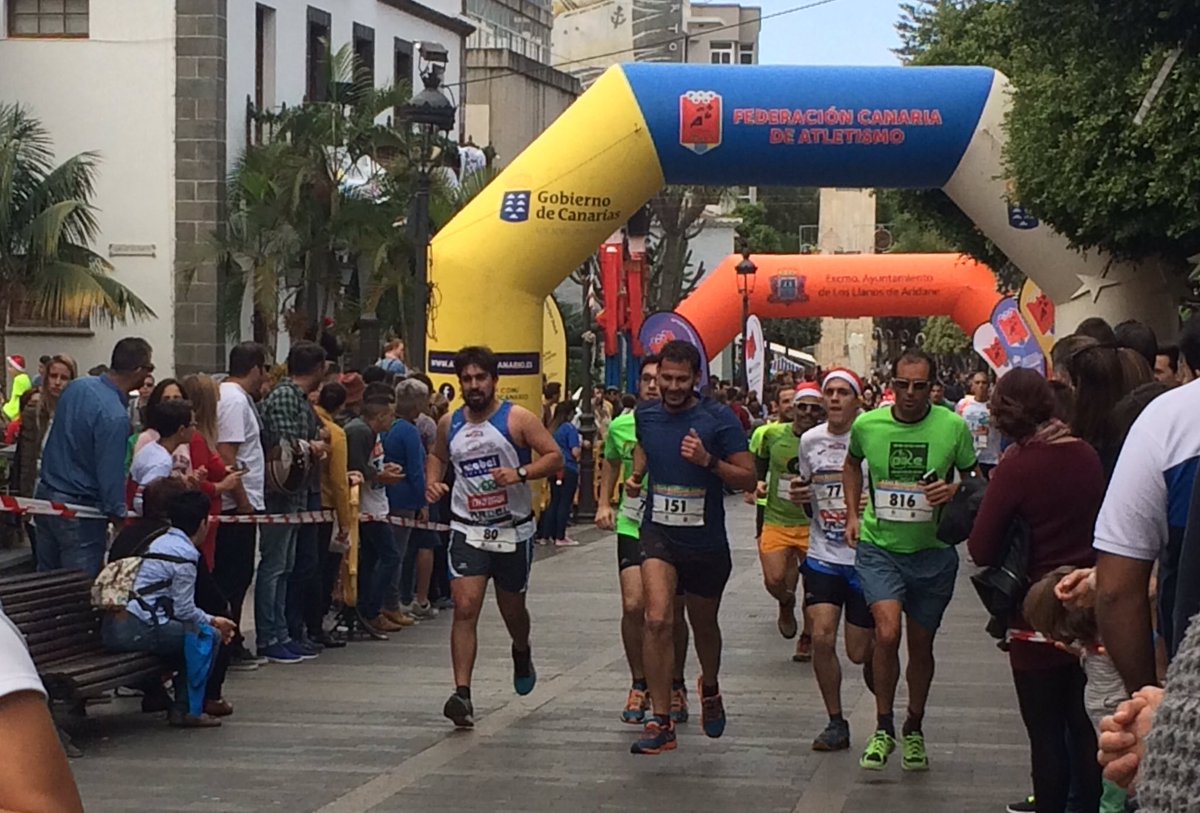 moi_rodriguezr's tweet photo. Despedimos el 2016 con un poco de ejercicio y en buena compañía @Cesaregal #Eldel #SanSilvestrellanense #LaPalma https://t.co/cthrhWOlWO