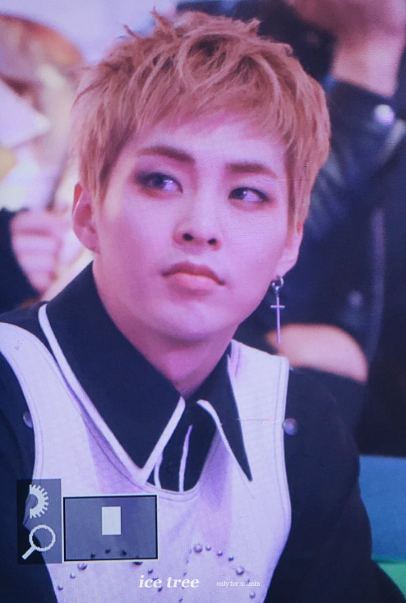 ICETREE326's tweet photo. 161231 가요대제전 #시우민 #XIUMIN ✨✨✨✨✨ https://t.co/7DLxaDKjcU