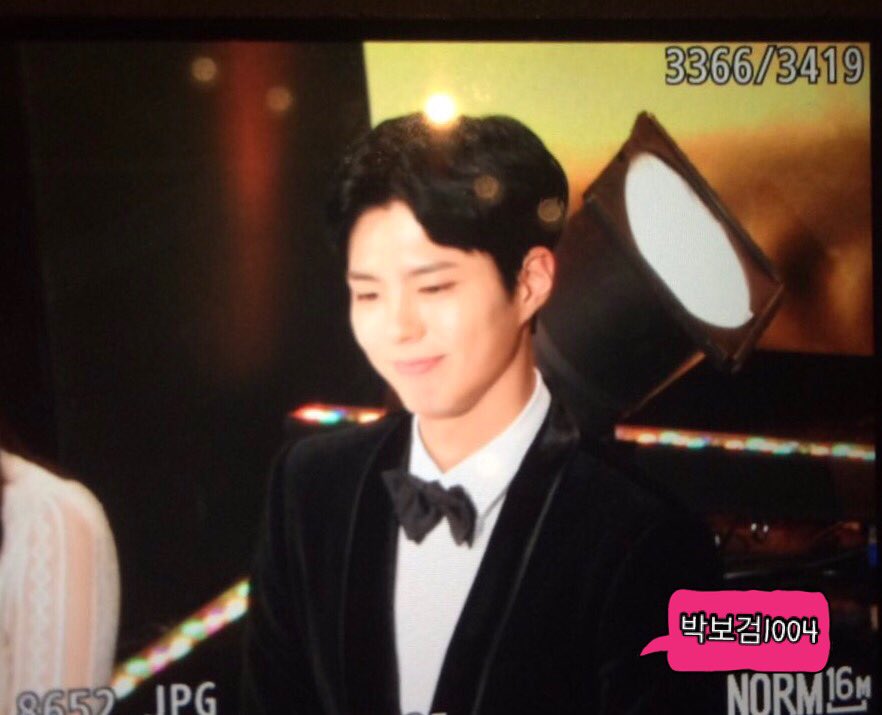 BOGUMMY1004's tweet photo. 161231 KBS 연기대상 #박보검 #ParkBoGum 멋져요!😎 https://t.co/LkJgSCimOX
