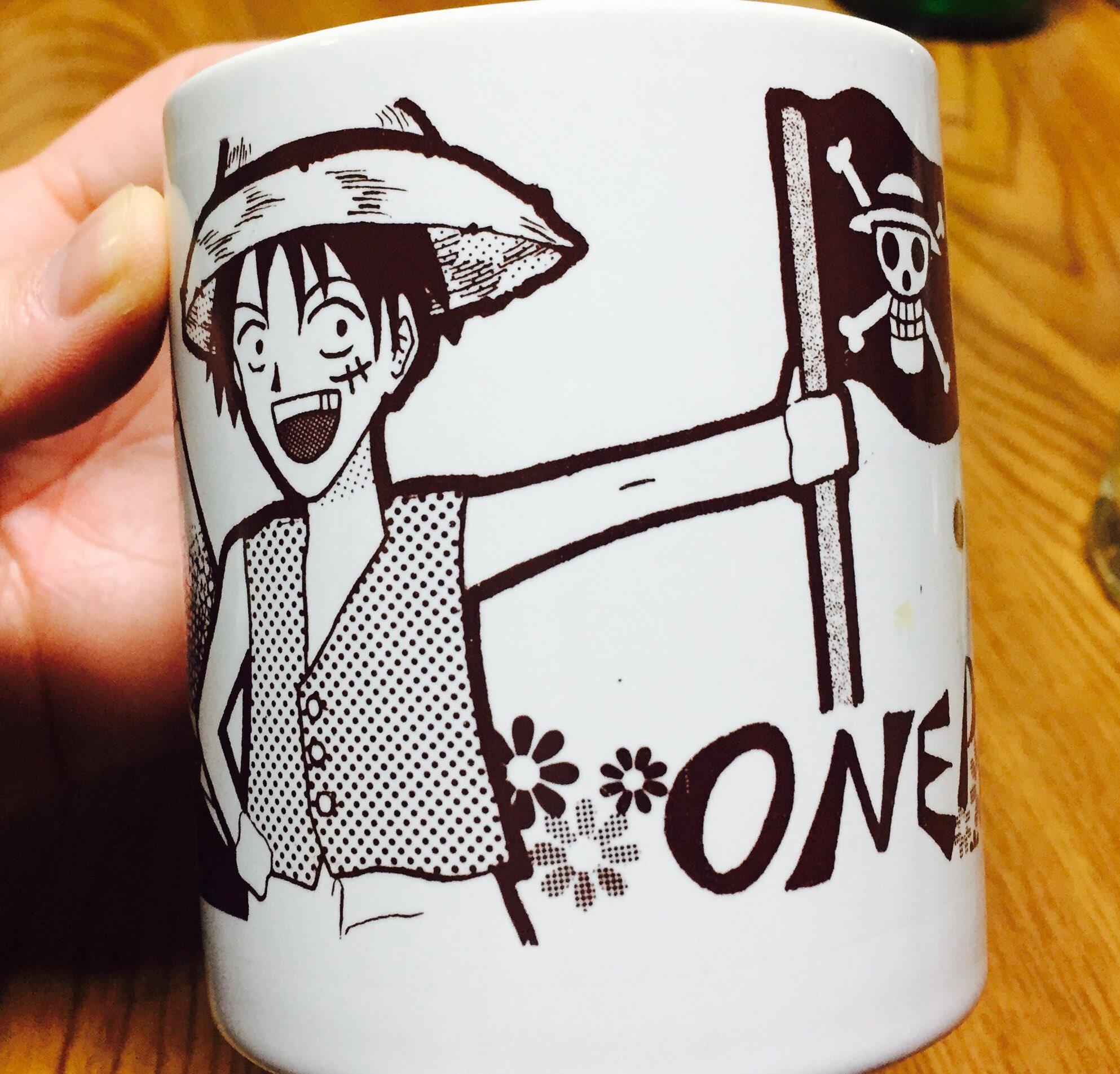 吉田裕子 国語講師 中学生の頃 美術の授業で作ったカップが出てきた 好きな絵を転写するものだったと思うんだけど スクリーン トーンも使いつつ One Pieceのルフィとシャンクスを描いていて笑った 貴女は17年後 ワンピース歌舞伎にハマっているよ