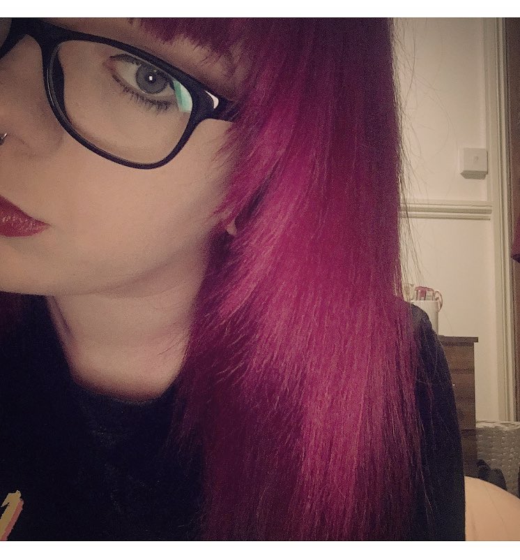 Geena_eyers's tweet photo. Freshly dyed hair 💕 #crazycolour #cyclemen #pinkhairdontcare https://t.co/t0FcuRdbTQ