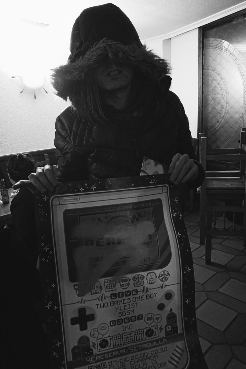 sbsmonkey's tweet photo. Chimp Samuel Titos holds and old PixelPerfect poster. 

2016 dies and ends. https://t.co/kH3ohzBjTs