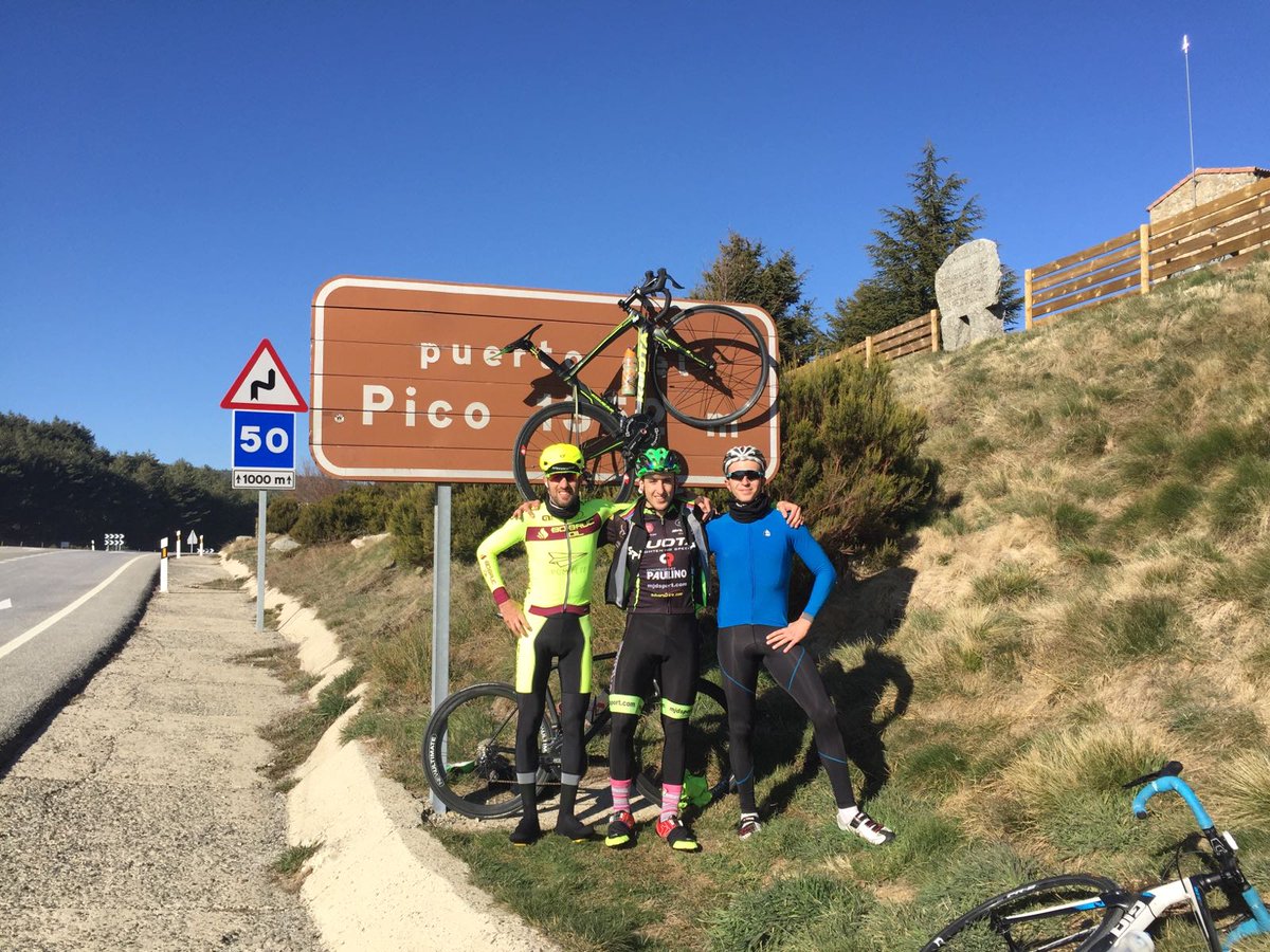 NoelRendiFisico's tweet photo. La #Kuota @SpcaTeam está cansada de tanto puerto😂 #será1granAño Feliz 2017 desde #Avila #Gredos #paraíso @StephaneMateos #RENDIMIENTOFISICO💪 https://t.co/GqBzhg6A2E