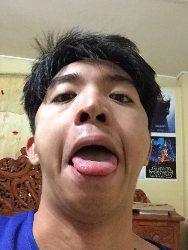 ronrants's tweet photo. 2016 naging prominent ng kaunti yung jawline ko tnx ha, #priorities #2016reflection https://t.co/rmJrapb6fL