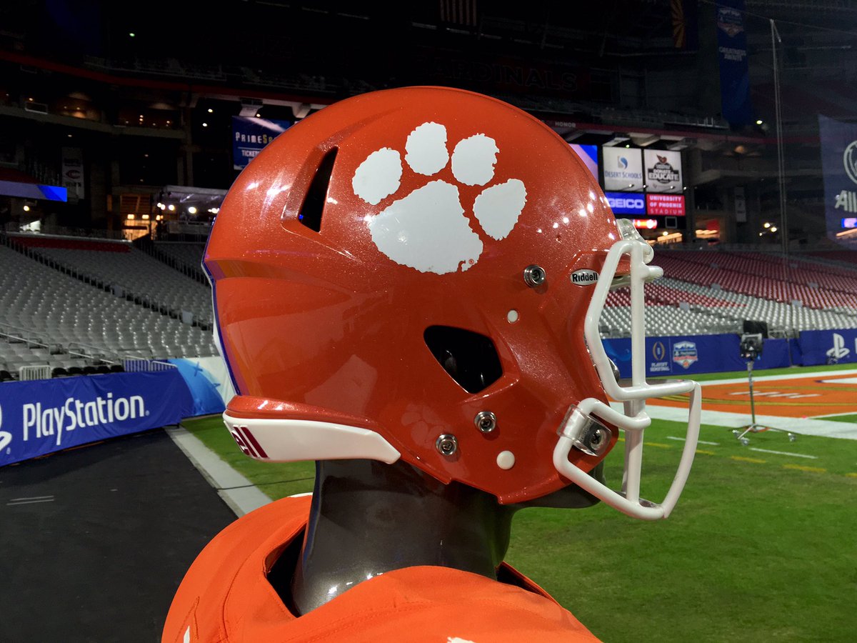 CollegeGameDay's tweet photo. The Tigers will be keeping it clean in orange tonight. https://t.co/nmzYC1Iys8