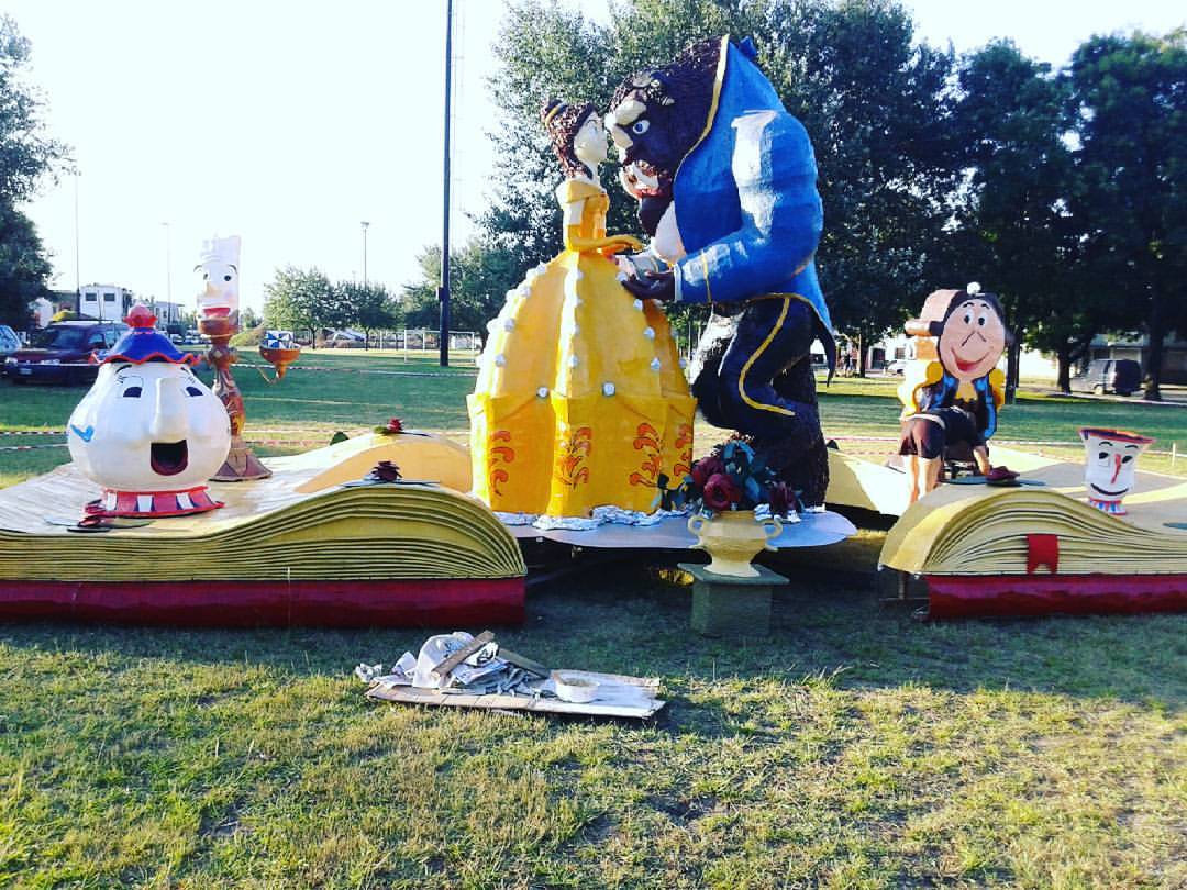 TuristicaLP's tweet photo. Quema de Muñecos 2016
#TradiciónPlatense #QuemadeMuñecos #LaPlata #MuñecosLaPlata #FindeAño https://t.co/kMv1FvUCTI