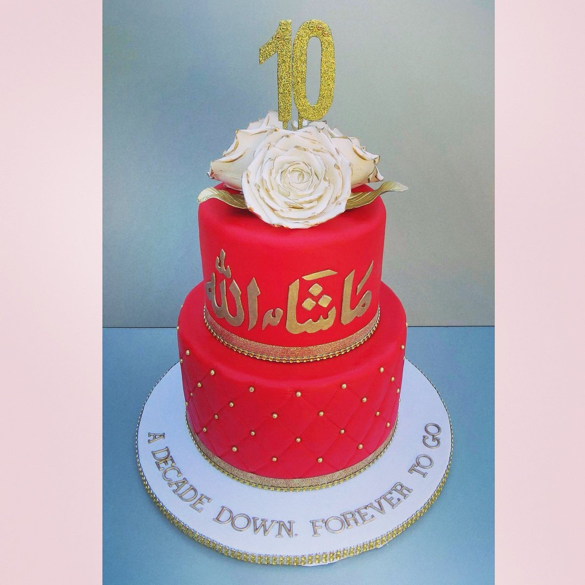 CakesbyBeatriz's tweet photo. 10th Wedding Anniversary 🍰🌹
❤A decade down forever to go❤

#anniversary
#adecadedown #foreverlove #whiteflowers #goldandred https://t.co/UPtCxRPTaJ