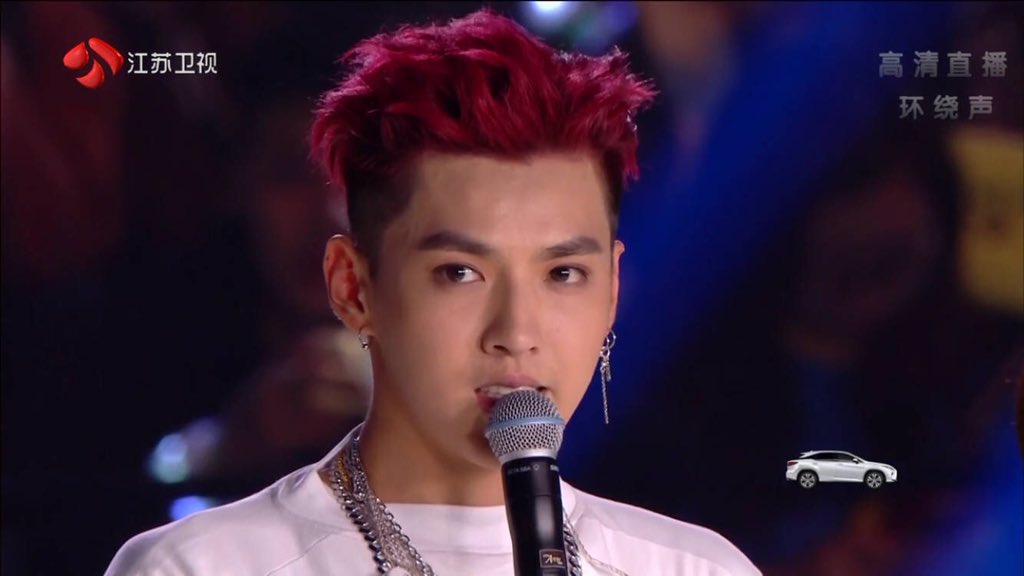 November06's tweet photo. จริงๆก็ไม่อยากติดแท็ก #WUYIFAN กับ #KrisWu เลยนะ กลัวเขาติดเทรนอีก เดี๋ยวทุกคนจะตกใจว่าทำไมติดเทรนอีกแล้ว เหตุเกิดจากความหล่อล้วนๆเลยค่ะ 😂😂😂 https://t.co/IYJLHzMnyI