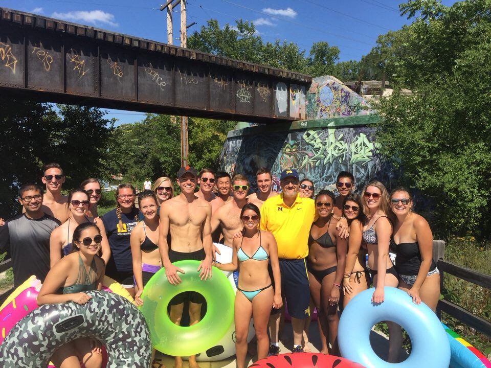YLCumich's tweet photo. It's been a year of new faces, favorite places and growing in community with a God who amazes ππ#YoungLife2016 #ylcumich https://t.co/c82ByiUqJ6