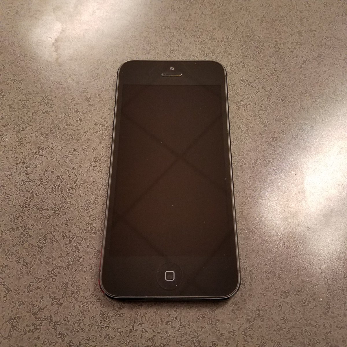 Ssscincinnatiss's tweet photo. iPhone 5 16GB For Sale - $100 Verizon Only

DM To Buy https://t.co/TPR3tn250b