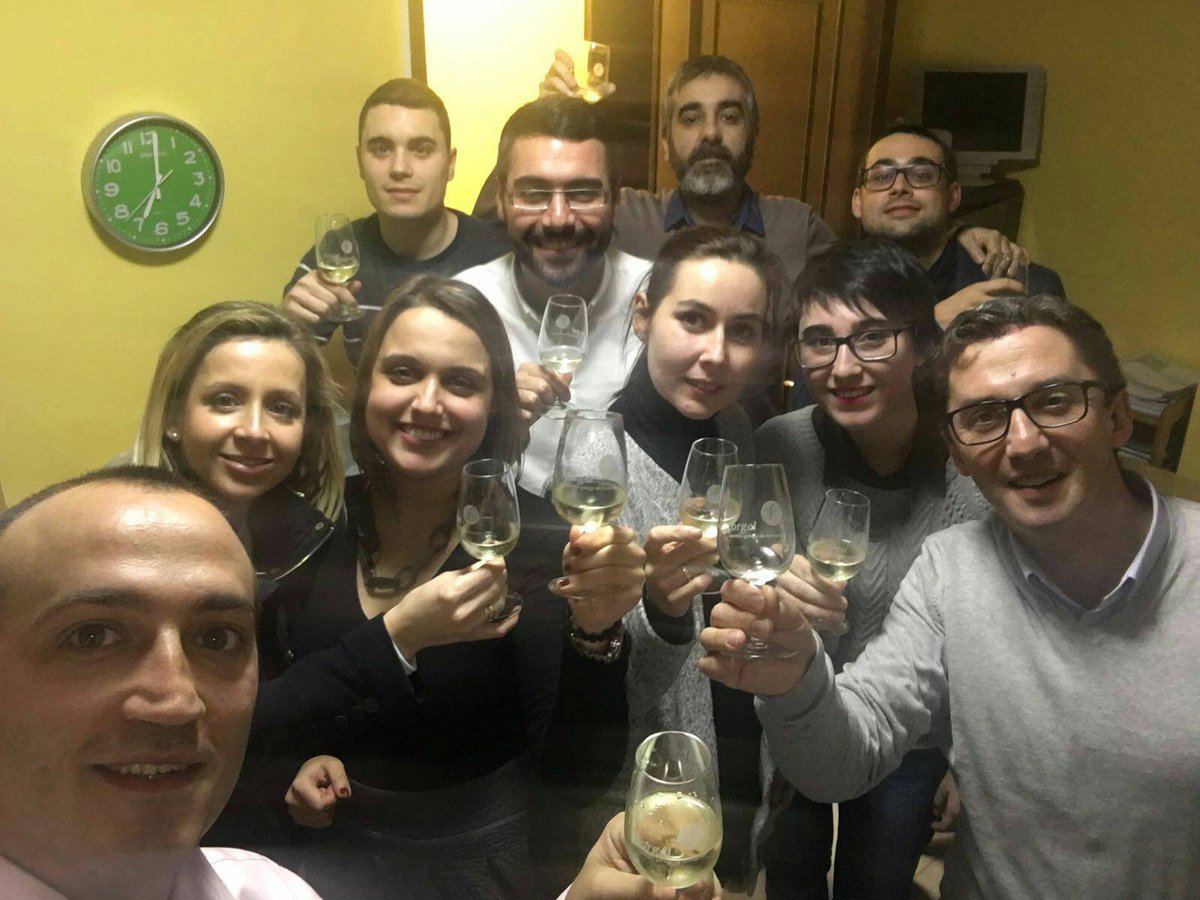 ForgalSpain's tweet photo. Forgal os desea un feliz 2017 cargado de éxitos. https://t.co/5bLJS0IfQX