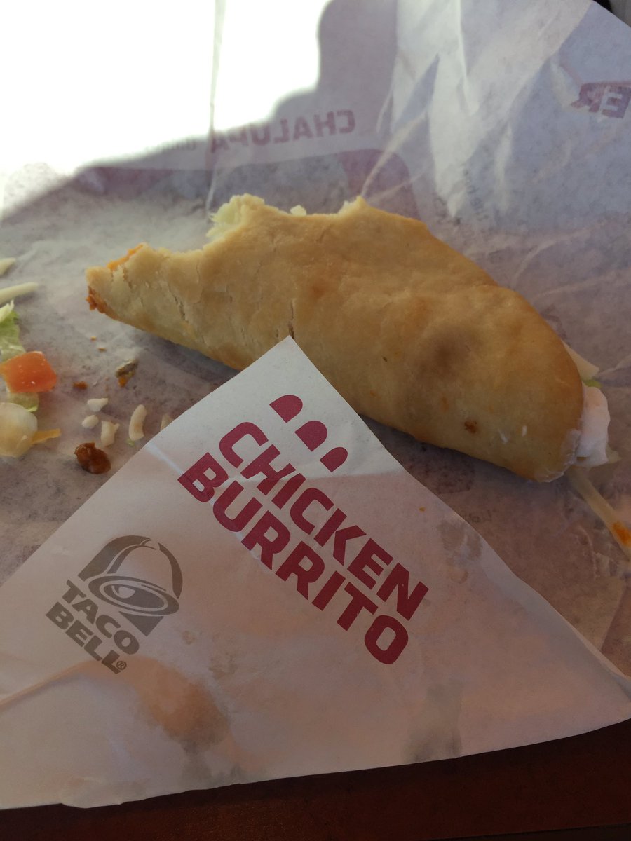 KevinCookie1011's tweet photo. Had to head south of the border for my final Chalupa of the year #illhave2 https://t.co/PSYOvqNqOr