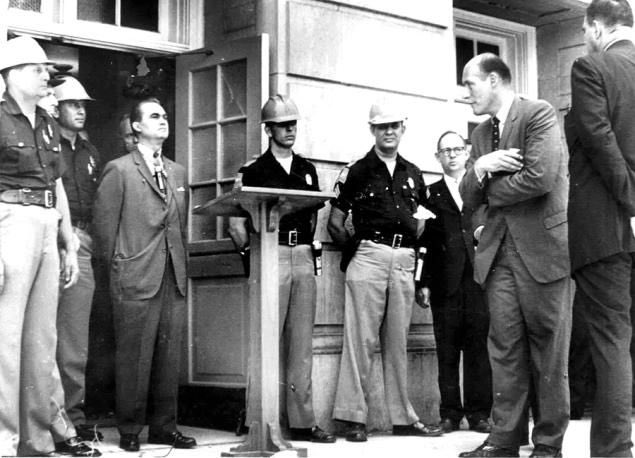 pictured: Alabama verse Washington