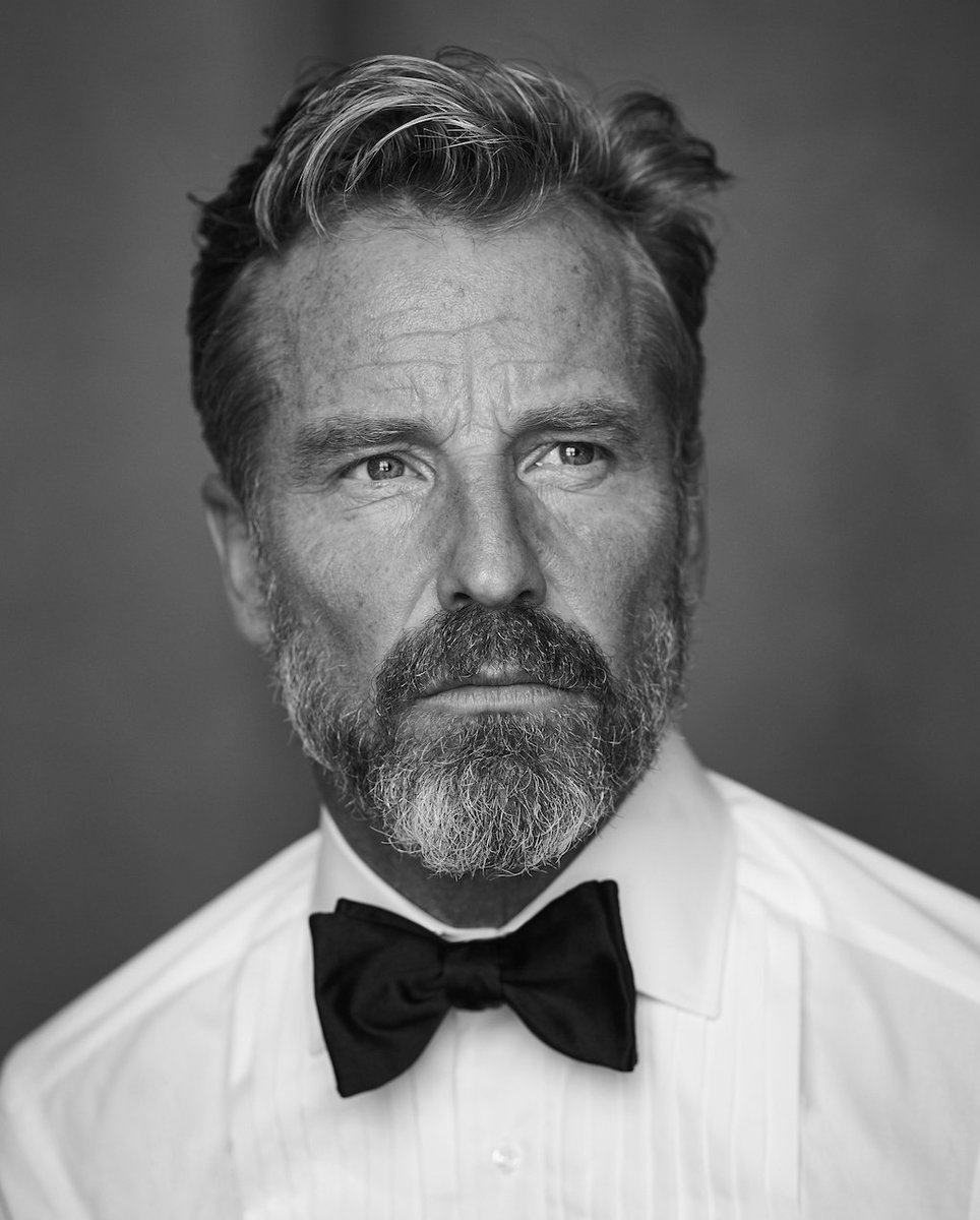 JonathanMezibov's tweet photo. Look sharp for #NYE: The Tailored-Fit Evening Shirt, worn by #RainerAndreesen. Shot by @blairgetzmez #JonathanMezibov #FineTailoredShirts https://t.co/jRamji39zv