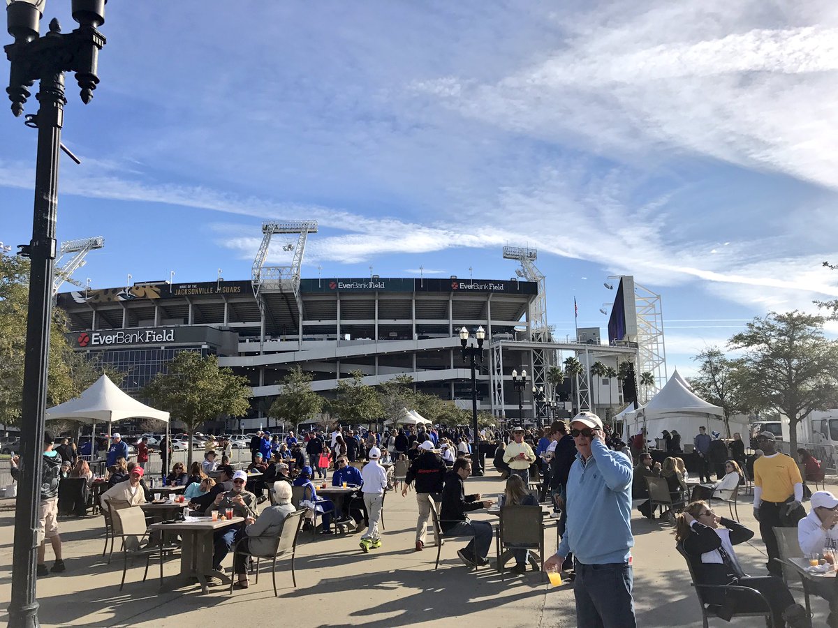 jakegordon's tweet photo. Beautiful day for @taxslayerbowl in #DTJax! Awesome set-up at @EverBankField for @JAXSPORTS_ #TouchdownParty, then a great football game. https://t.co/2FeATKzfWH