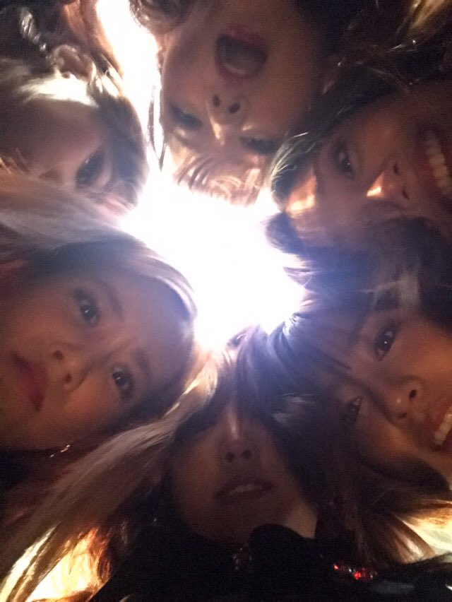 Apink_2011's tweet photo. [#초롱] 새해복많이받으세요!
벌써..2017년 새해가 밝았네요..! 
한해동안 여러분들 덕분에정말 행복했습니다! 올한해에도판다들 위해서 더 열심히하는 핑순이들이 될게요! 항상곁에서 응원해주셔서 정말감사드리구사랑합니다!!새해복많이 받고 배부르세요!! https://t.co/Ssfqem1NEG