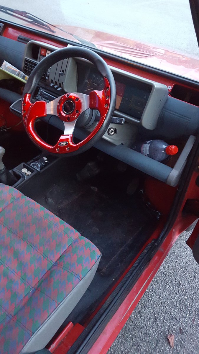 PandaRaid2017's tweet image. A new steering wheel makes me feel glamorous... ready for a night on the town #nye2016