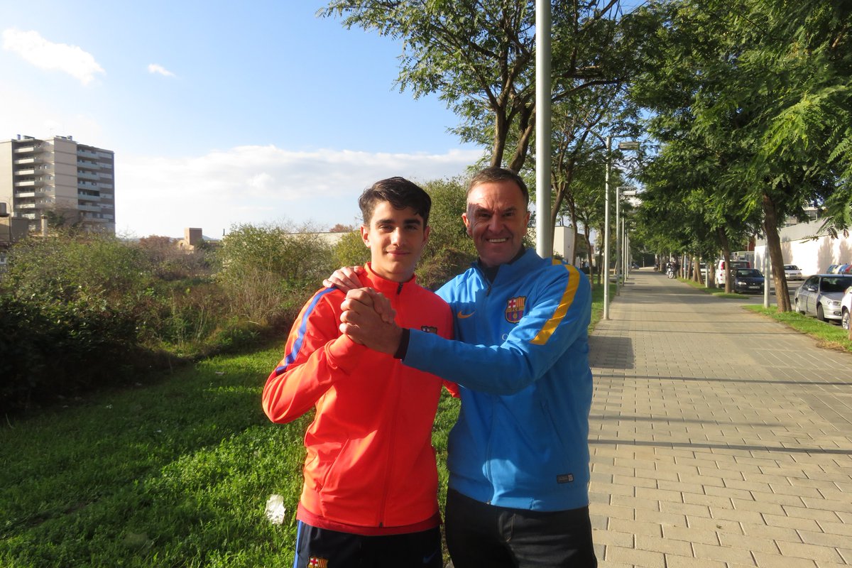 ALEX! FELECIDADES Y GRACIAS POR SU MARAVILLOSO ANO,FIESTES FINAS Y BUENA SUERTE Y BUENA SALUD EN 2017 POR TI Y FAMILIA!!!