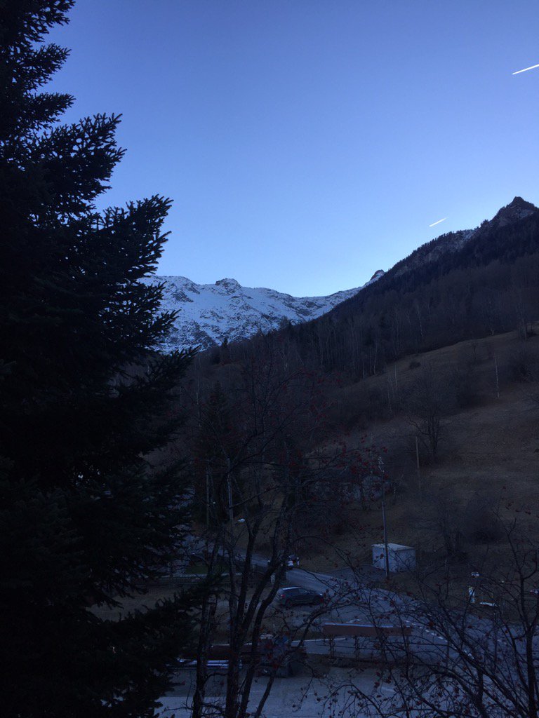 ParidePelli's tweet photo. @runlovers #iocorroqui a #dalpe #svizzera brrrrrrr 💨💨💨💨💨 https://t.co/97bp1u1SMZ