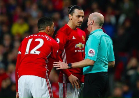 PrimeurTransfer's tweet image. Zlatan boos na afgekeurd doelpunt.