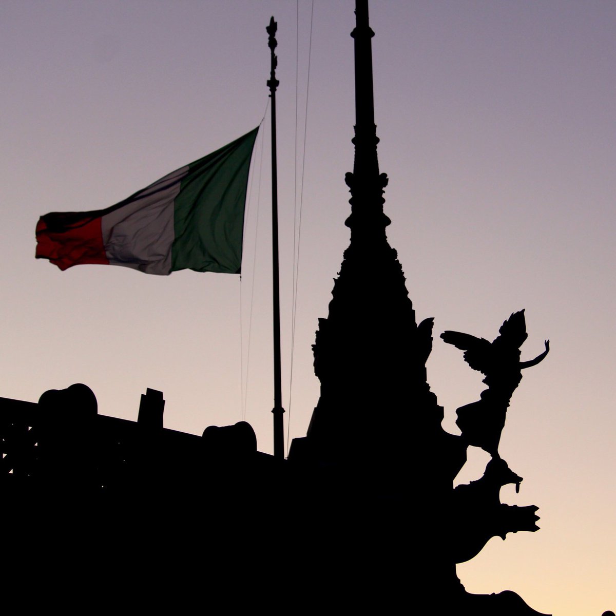 eSullastres's tweet photo. Bonita forma de terminar el año. #Roma2016 🇮🇹 https://t.co/C7QVpq7FrG https://t.co/2nmkJMT3nb