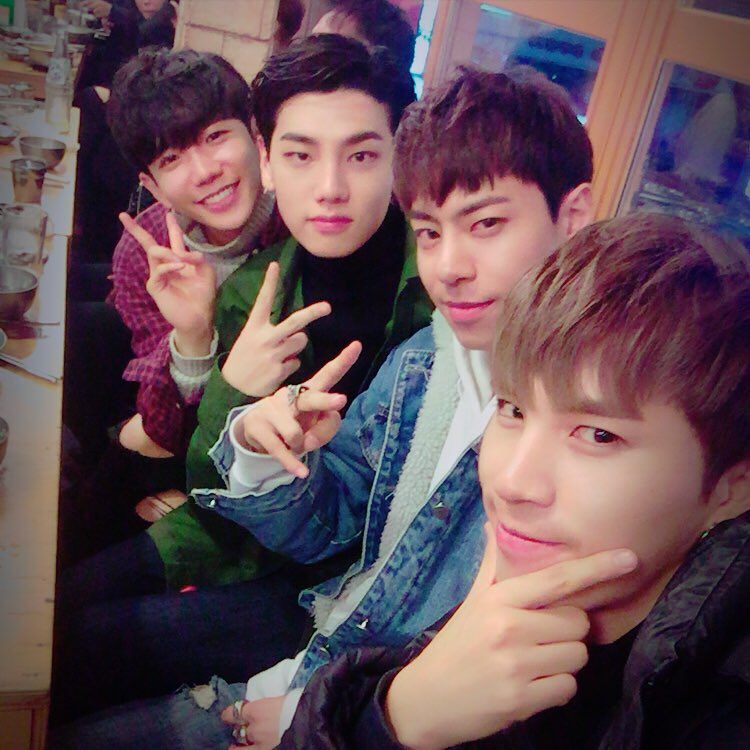 USA_HIGH5's tweet photo. 📝 [TRANS] 170101 IG Update (Alex) 
Happy 2017!!! Happy New Year!!
#high4 #newyearfortune #newyears #2017bringit !!!! https://t.co/vXSt8TX3aa