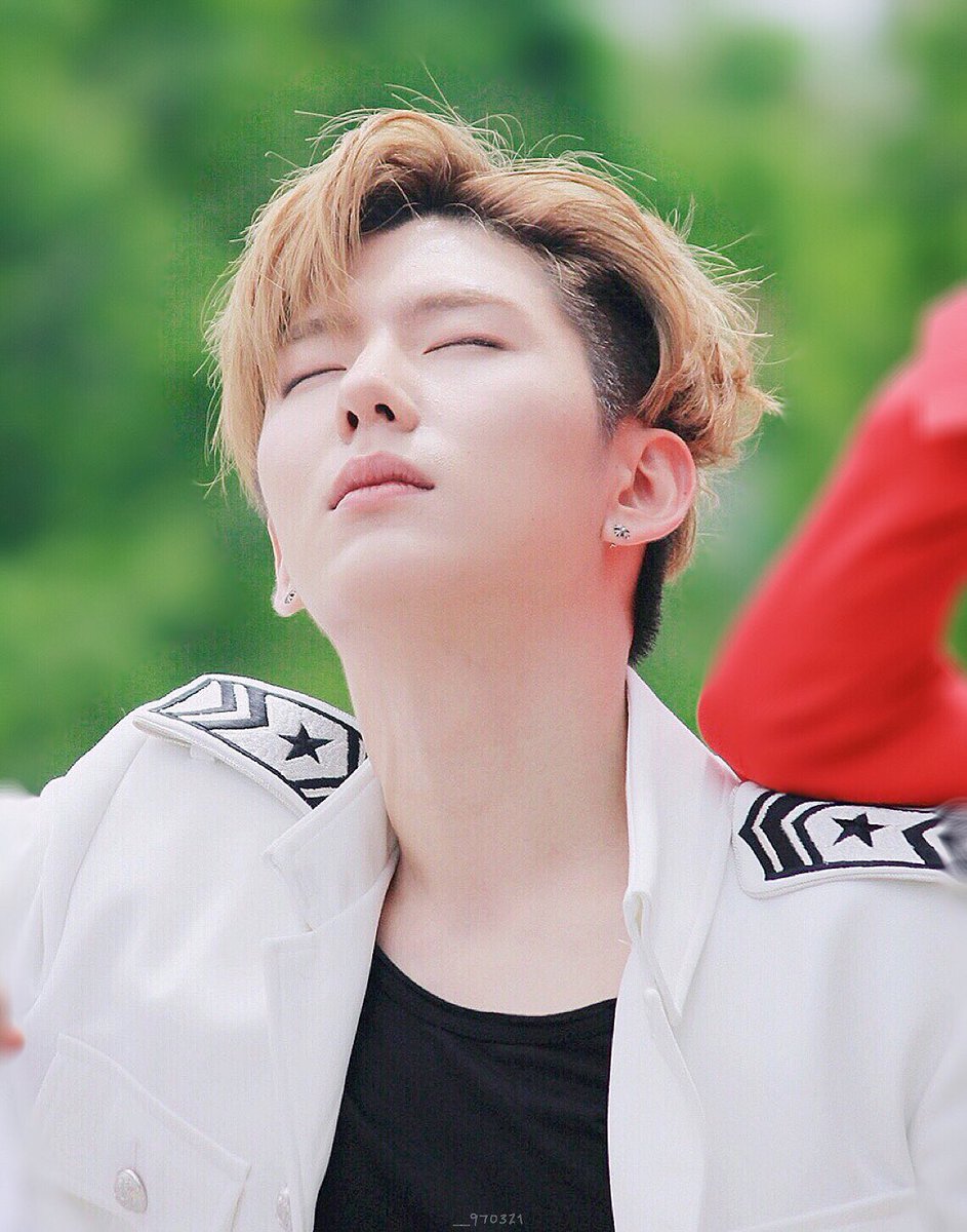 __970321's tweet photo. 새해복마니받으세유❤️ #기현 #몬스타엑스 @OfficialMonstaX https://t.co/Q8G0Iu1y32