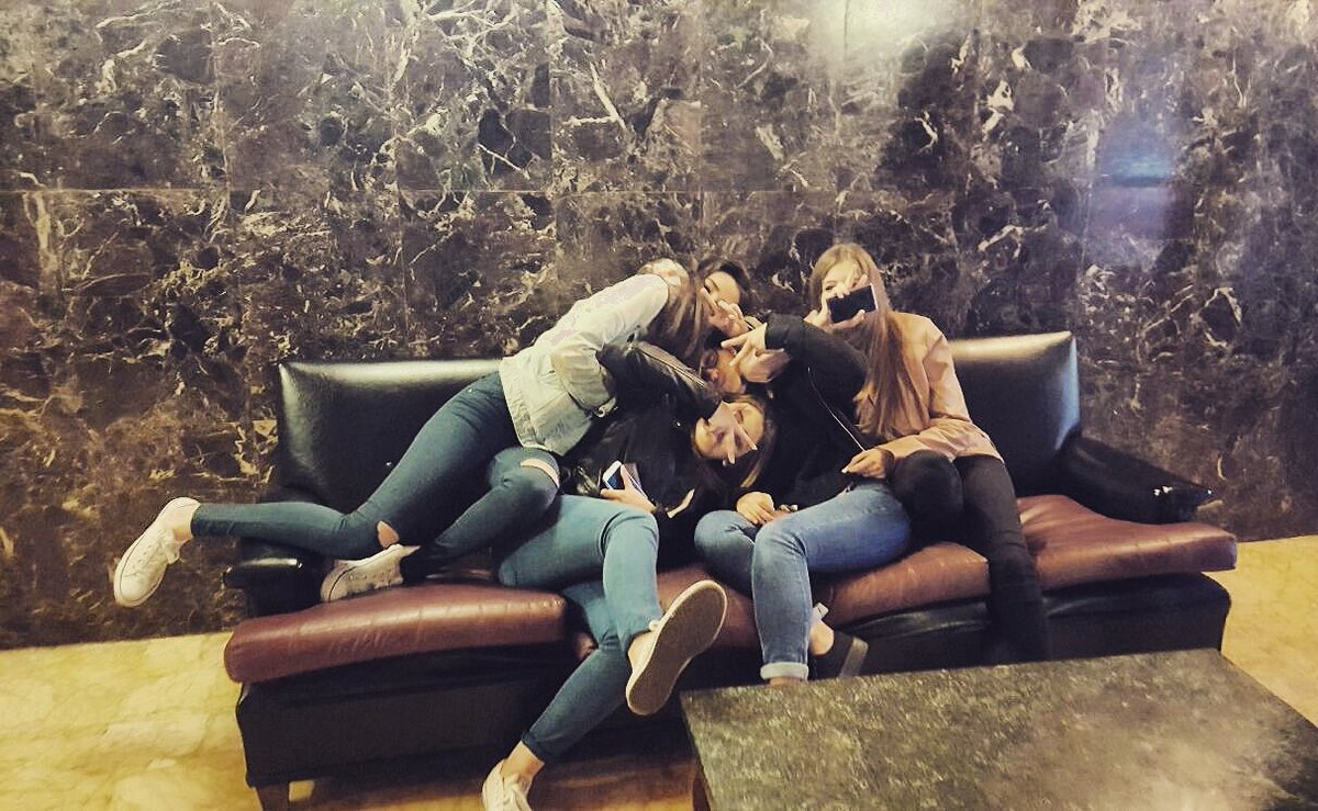 laauumartin's tweet photo. Por seguir juntas otros 15 por lo menos. 💘🔜👪💕🎊🍫🍻👑🌍😈🌈💫🍀😻 #Feliz2017 #adios2016 #31Dic https://t.co/Ypy9DTAVPR