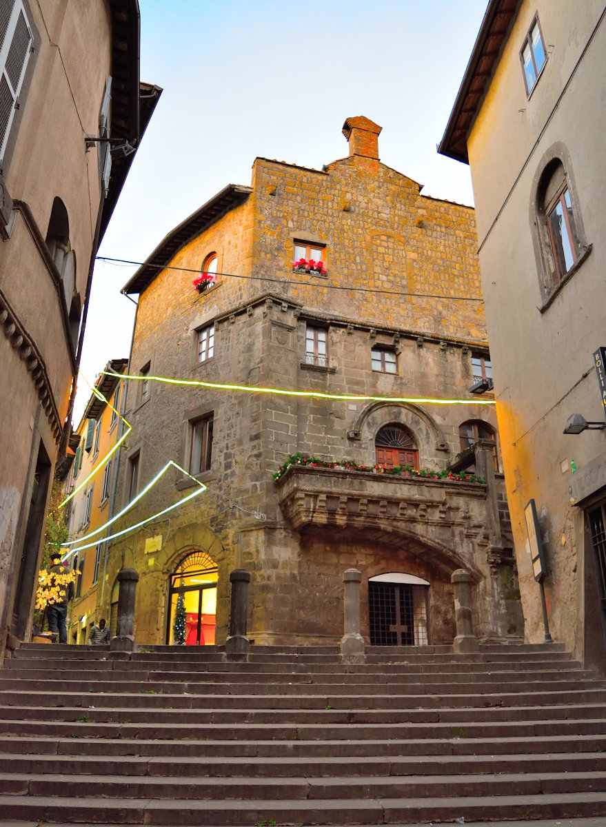 Viterbo: we give you a few more glimpse of the city decked out for this Christmas