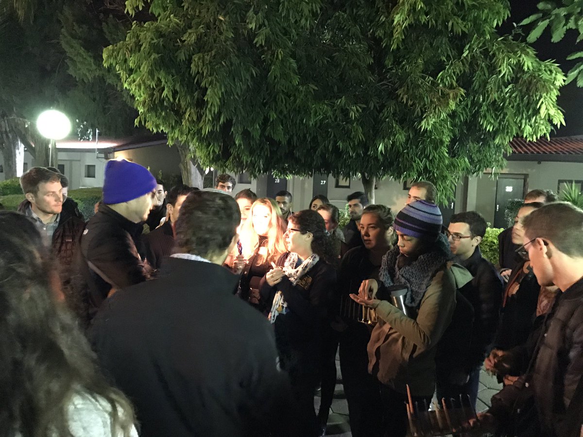 YTsuna's tweet image. Havdalah
Last night of Chanukah
Last day of the year
Ending it with a new family
#bus429 #birthright #shabbat @birthright @IsraelOutdoors