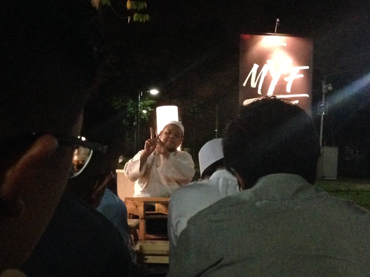 MYFsingapore's tweet photo. "If you want to change the community, focus in their positivity." - Ustaz Zahid Zin

#mr2016 #MuhammadanRetreat #myf https://t.co/V2MkWPsEkG