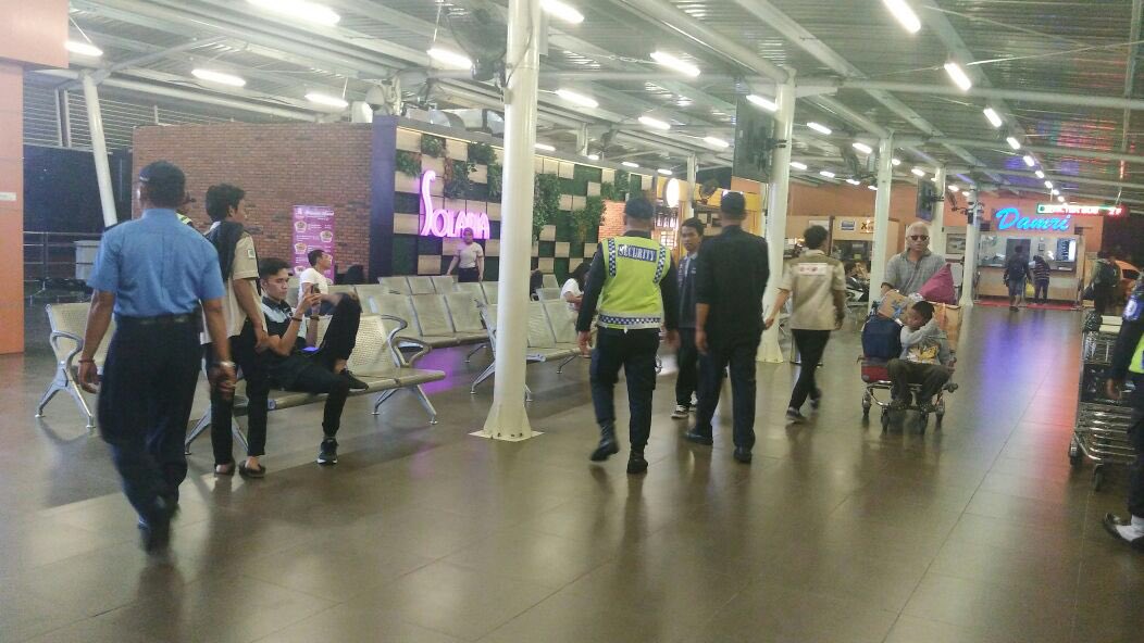 mawaluddin's tweet photo. Rekans ASS CGK @AngkasaPura_2 tetap siaga di malam pergantian tahun...😊💪 https://t.co/gPwXZsPlyc