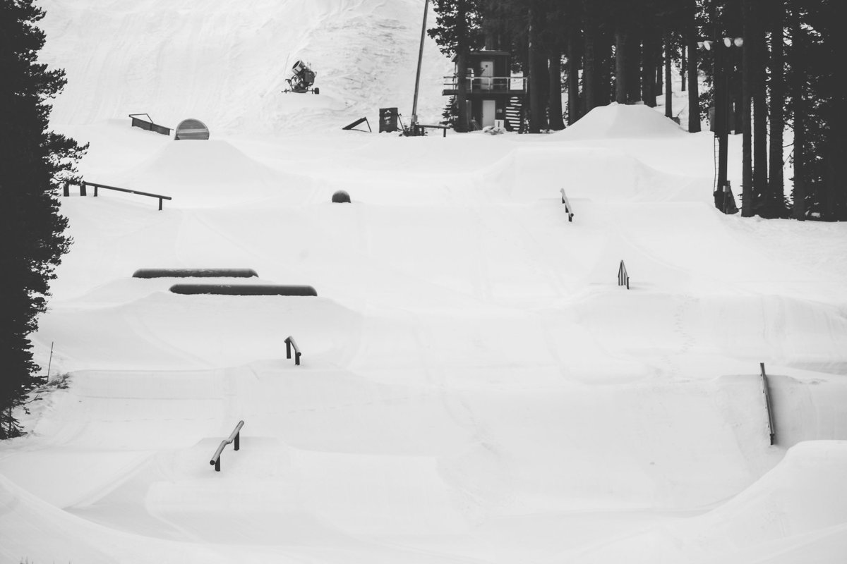 borealmtn's tweet photo. #Neffland's looking a little different today • More rails to slide and transitions to ride • 📸: @jake_tahoe • #BorealMagic • #NewYearsEve https://t.co/zhbep8CAKz