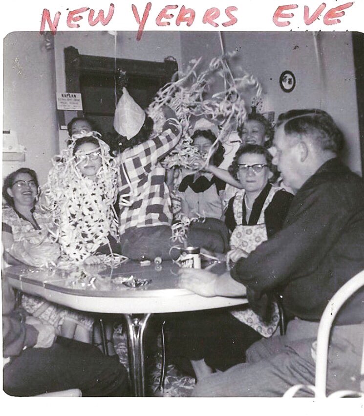 Tonight!  Great music, champagne toast, and good times. See you at <a href="/mmlbarftw/">MML Bar FTW</a> with @charlieshafter and @summerdean! #nye🎉