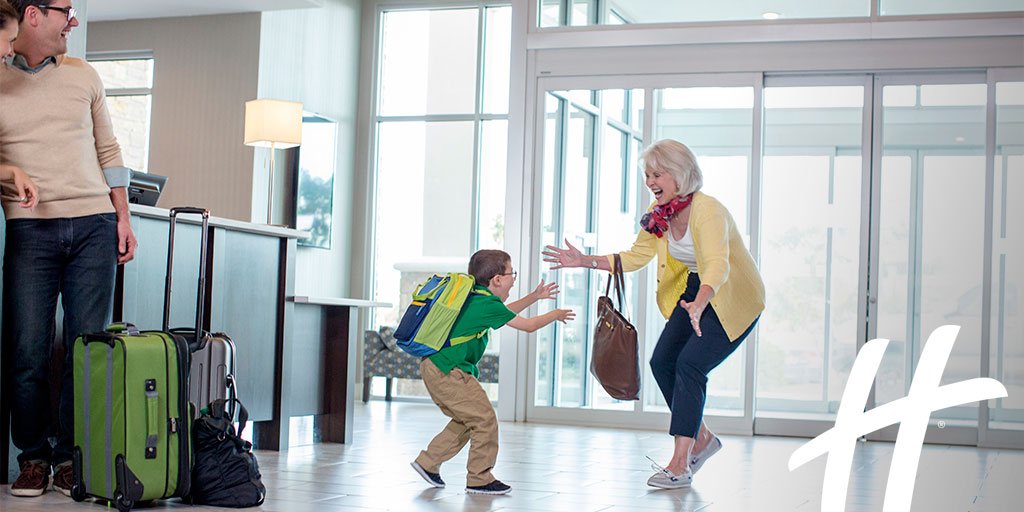 HolidayInn's tweet photo. We’re grateful to be a part of your most joyful moments. Cheers to more in 2017! #happynewyear #JoyofTravel https://t.co/IBwqLZWK2M