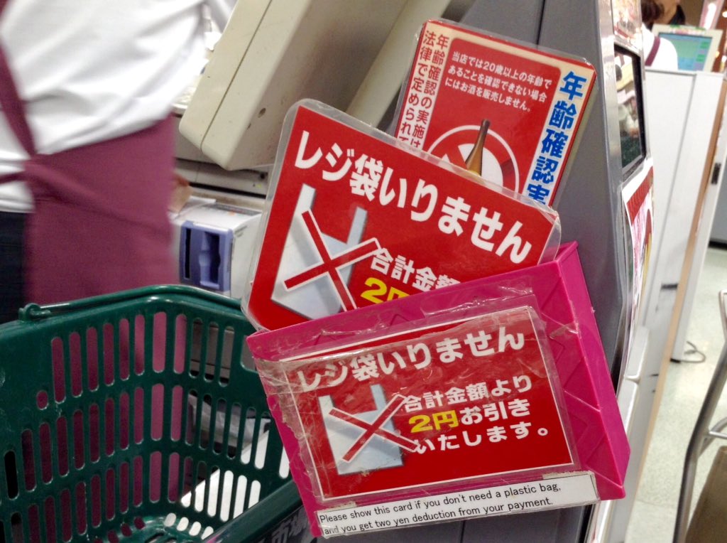 スーパーのレジを利用するたび思う 座って作業できるレジの導入を進めてあげたらいいのになぁ Togetter