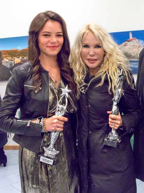 MeravigliosaSentirla cantare a pochi metri da me"il cerchio della vita"mi ha emozionata tanto che avevo