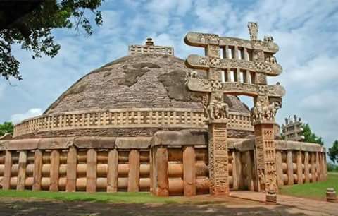 visitindian's tweet photo. Sanchi stupa,
The Buddhist vihara at Sanchi, famous for its Great Stupa, is located at Sanchi Town in Raisen District of the state of MP. https://t.co/MQaYTwAabE