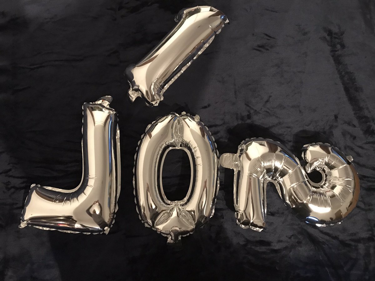 mamma vill meina að þetta séu "2017" blöðrur, ég held nú síður..