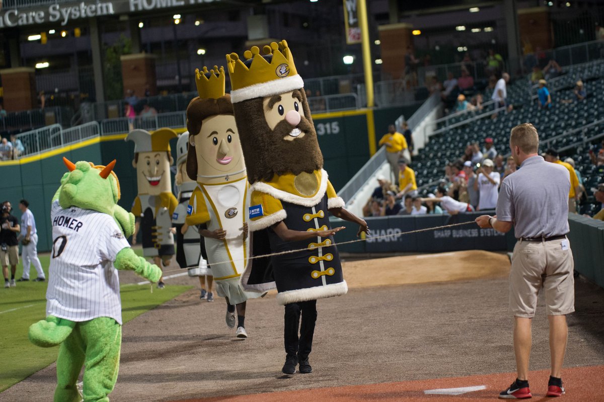 TheKingMeck's tweet photo. Winning a ton of #RoyaltyRaces! #KnightsHighlights16 https://t.co/kJhg7NMzaZ