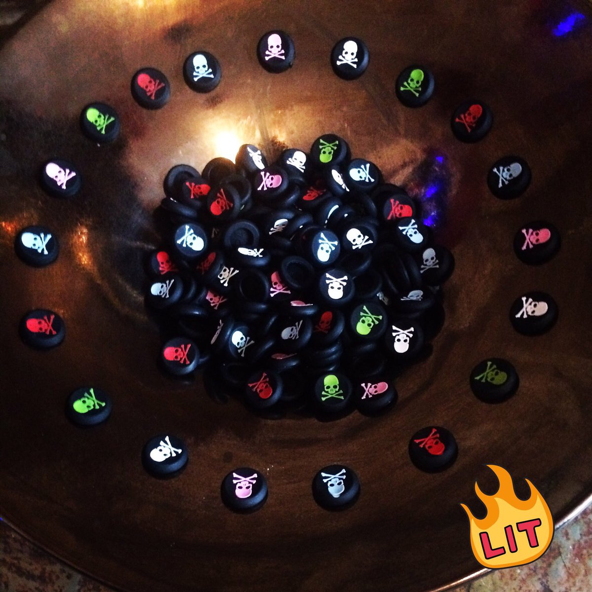DevilGrips's tweet photo. 🎉Giveaway🎉
How to enter: 
1. Follow us
2. Retweet this post
3. Tagg three people below!
Winner chosen in 14 days
1 random set of grips!😜🎮 https://t.co/v1DaGfoKSz